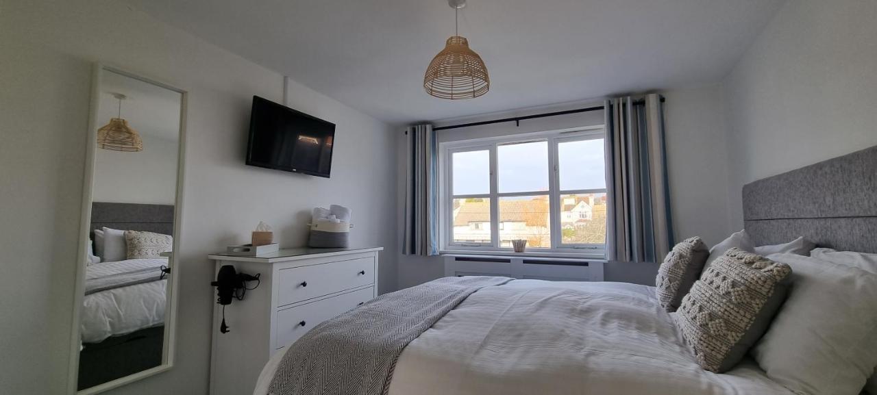 Hightide - 2 Bed With Parking, Balcony & Sea View. Apartment Swanage Exterior photo